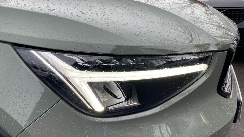 Volvo XC40 2.0 B3P Plus Dark 5dr Auto Petrol Estate